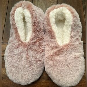 Women's Plush Slippers in Pink